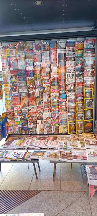 Kiosco de Prensa Calle Serrano 104 revistas 3