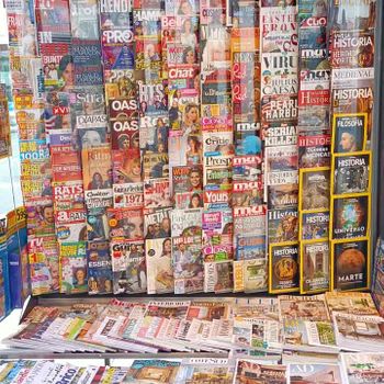 Kiosco de Prensa Calle Serrano 104 revistas 3